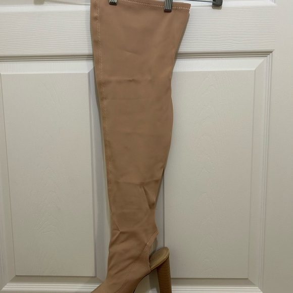 Torrid Elegant Nude Knee-High Women's Boots Peak Toe Size 11 women. NWT in Box. - Picture 12 of 12